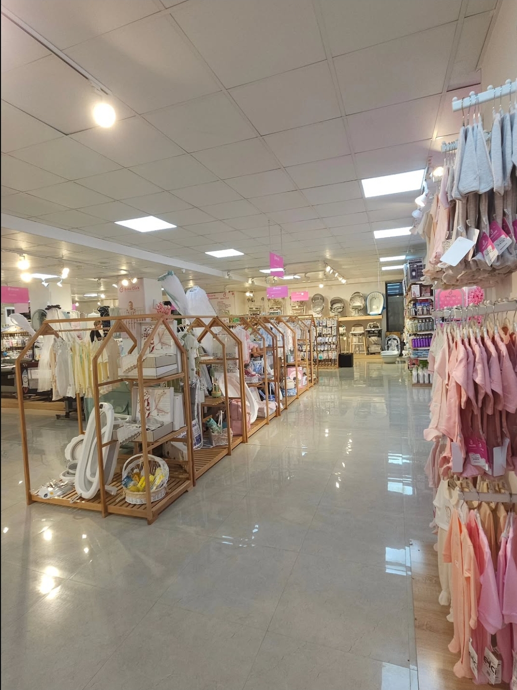 Intérieur du magasin Bébé Click
